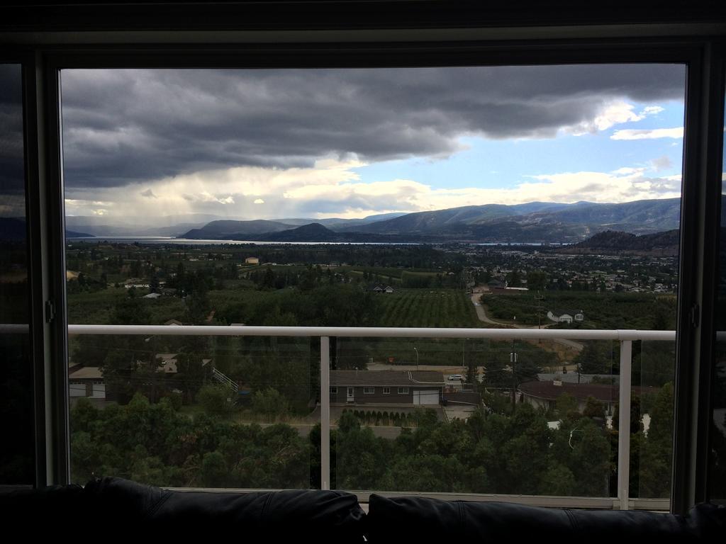 Acker Vacation Rentals Kelowna Exterior photo