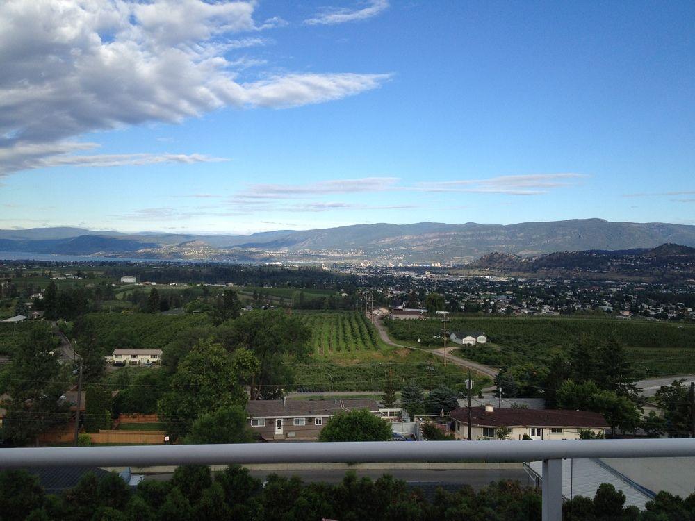 Acker Vacation Rentals Kelowna Exterior photo