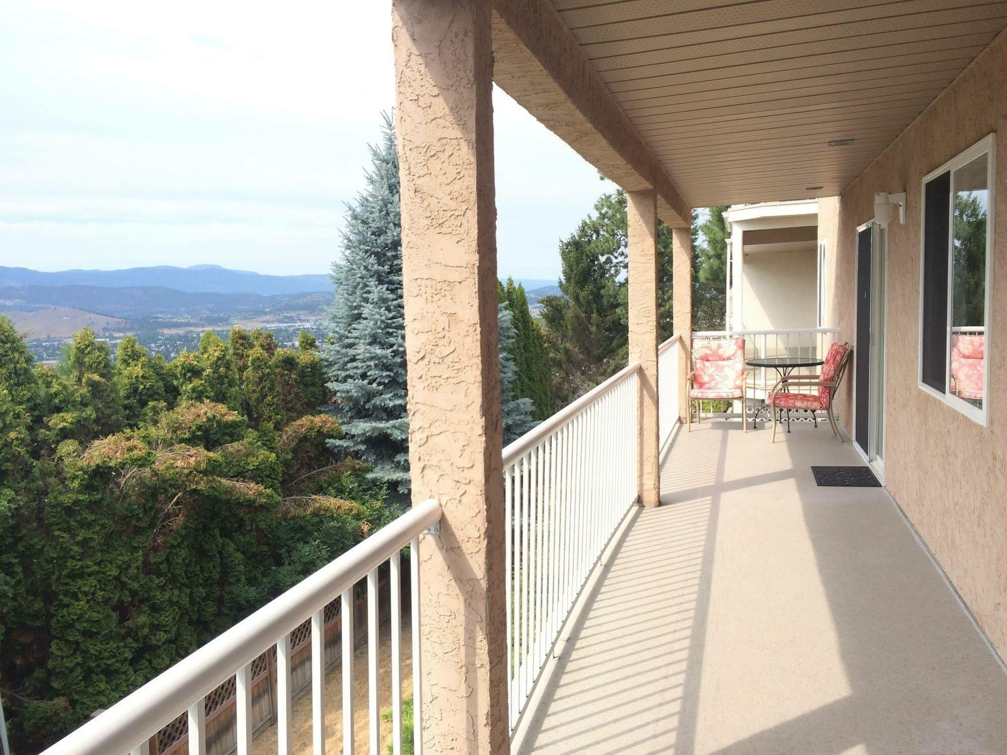 Acker Vacation Rentals Kelowna Exterior photo